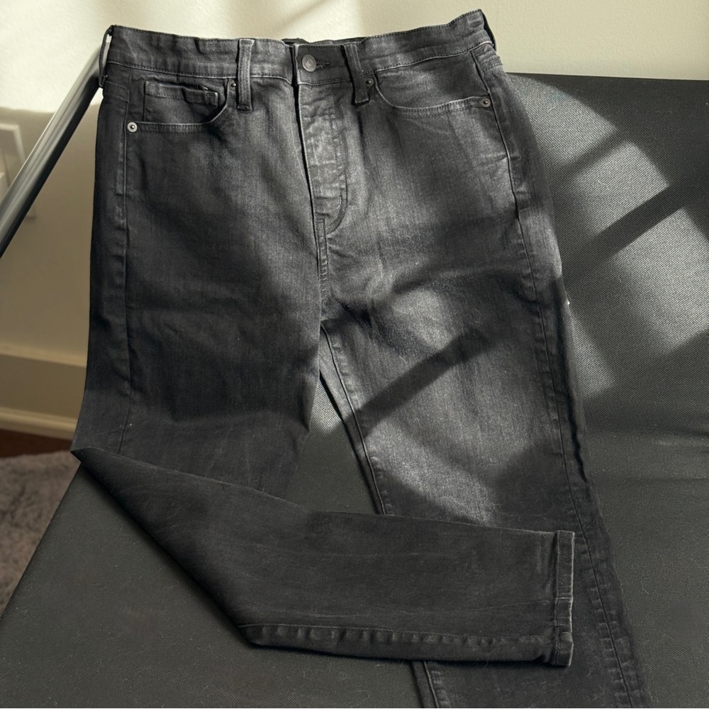 UNIQLO High-Waisted Slim Fit Black Straight Jeans | Size 28